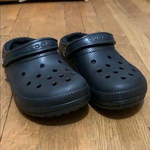 black crocs with fur